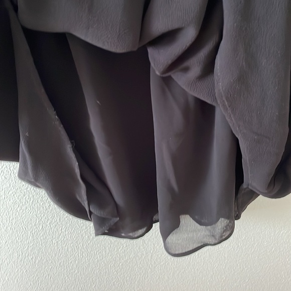 Daniel Rainn flowy short flutter sleeve maternity top. Black - Picture 3 of 6